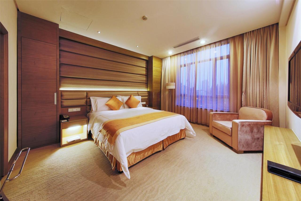 Ramada Plaza By Wyndham Shanghai Caohejing Hotel Kültér fotó